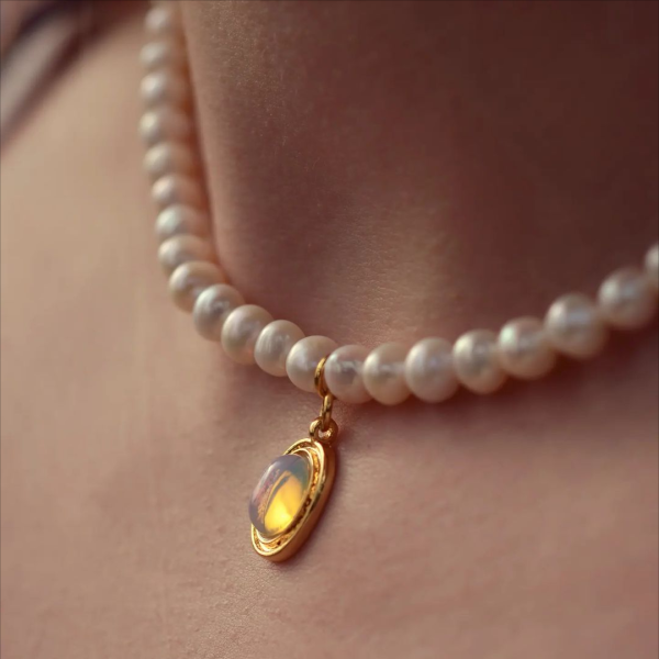 18K Gold Moonstone Pearl Necklace – Elegant Jewelry for Thanksgiving or New Year’s Eve